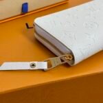 Louis Vuitton Zippy Wallet White 19Cm - Image 6