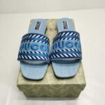 Iconic Set: Gucci Totissima Large Tote Bag And Women’s Slide Sandal With Gucci Script - Image 4