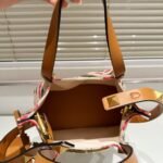 Valentino Garavani Vlogo Signature Cherryfic Motif Bag Beige 26Cm - Image 5