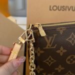 Louis Vuitton Pochette Accessoires Monogram Bag Brown 23Cm - Image 5
