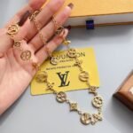 Louis Vuitton Lv Lace Necklace Gold M01057 - Image 5