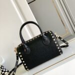 Valentino Caravani Bolsas Rockstud Granato Black 24Cm - Image 2