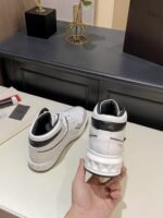 Valentino One Stud Mid-Top Calfskin Sneaker White Ys0E63Nwn 0N2 - Image 6