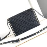 Valentino Garavani Rockstud Small Raffia Shoulder Bag Black 22Cm - Image 5