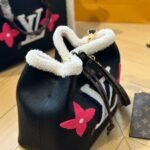 Louis Vuitton Neonoe Mm Bag Monogram Teddy Shearling Black 26Cm M56963 - Image 4