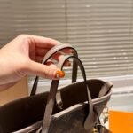 Louis Vuitton Neverfull Bandoulière Inside Out BB Dark Fango 20Cm M12109 - Image 6