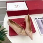 Valentino Garavani Vlogo Bold Pumps Beige - Image 2