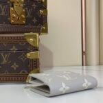 Iconic Set: Speedy Soft 30 And Lisa Wallet Bicolor Monogram - Image 9