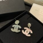 Gift Set: Chanel Classic Wallet On Chain Gold Light Pink 19Cm With Large Enamel Cc Dangle Earrings Light Pink - Image 4