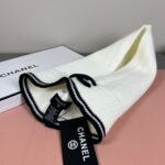 Chanel Cashmere Balaclava Light Beige And Black Aab251 B21459 U2713 - Image 6