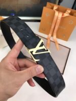 Louis Vuitton Lv Ceinture Initiales Reversible Gold 4Cm - Image 6