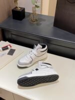 Valentino One Stud Mid-Top Calfskin Sneaker White Ys0E63Nwn 0N2 - Image 3
