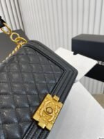 Chanel Medium Boy Quilted Black 25Cm - Image 2