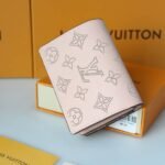 Louis Vuitton Cléa Wallet Beige 11Cm M80817 - Image 3