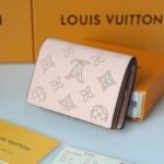 Louis Vuitton Cléa Wallet Beige 11Cm M80817 - Image 5