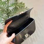 Celine Chain Triomphe In Shiny Calfskin Shoulder Bag Silver Black 20Cm 115203Bf4 38Si - Image 3