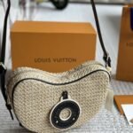 Louis Vuitton Croissant Mm Black 26Cm - Image 3