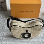 Louis Vuitton Croissant Mm Black 26Cm - Image 7