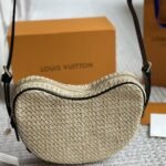 Louis Vuitton Croissant Mm Black 26Cm - Image 8