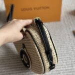 Louis Vuitton Croissant Mm Black 26Cm - Image 9