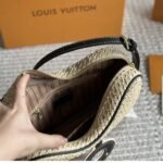 Louis Vuitton Croissant Mm Black 26Cm - Image 11