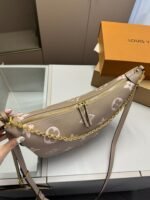 Louis Vuitton Loop Hobo Dove Gray 32Cm M46738 - Image 8