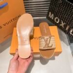 Summer Set: Louis Vuitton Saint Jacques Brown 45Cm And Lock It Flat Raffia Mules Brown - Image 10