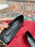 Louis Vuitton Madeleine Flat Black - Image 5