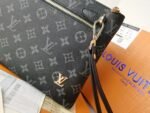 Louis Vuitton Pochette Monogram Canvas Black 27Cm - Image 5