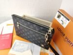 Louis Vuitton Pochette Monogram Canvas Black 27Cm - Image 4