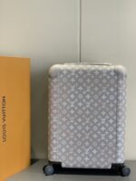 Louis Vuitton Horizon 55 Suitcase Mahina Perforated Calfskin Leather Gray 55Cm M10282 - Image 2
