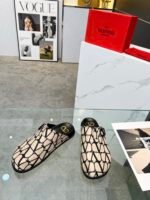 Valentino Garavani Toile Iconographe Vlogo Clog Beige Black 3Y2S0H14Sbt - Image 8