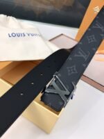 Louis Vuitton Lv Initiales Reversible Belt Monogram Eclipse Silver Metal 4Cm - Image 4
