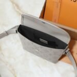 Louis Vuitton Pulse Wearable Wallet Sand 22cm M14794 - Image 8