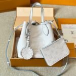 Louis Vuitton Blossom Mahina Bag With Lv Circle Motif White 23Cm - Image 3