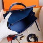 Hermès Kelly Sellier 25 Epsom Gold Hardware Dark Blue 25Cm - Image 5