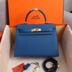 Hermès Kelly Sellier 25 Epsom Gold Hardware Dark Blue 25Cm - Image 3