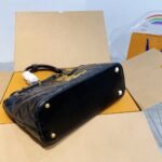 Saint Laurent Leather Leather Handbag Black 33Cm - Image 4