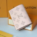 Louis Vuitton Cléa Wallet Beige 11Cm M80817 - Image 3