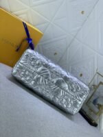 Louis Vuitton Onthego Pillow Handbag Silver 34Cm - Image 4