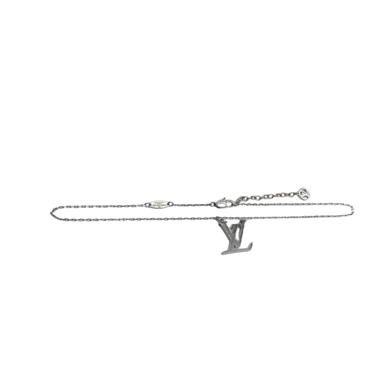 xr:d:DAF4OnkYemU:1364,j:2079958452055728200,t:24031109 Louis Vuitton LV Logo Silver Necklace - Image 1