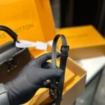 Louis Vuitton Capucines Mini Matte Black 21Cm - Image 6